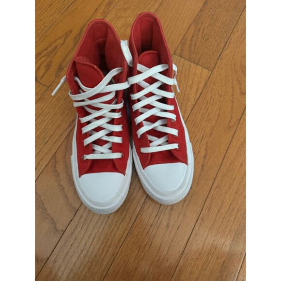 Converse Chuck Taylor II high tops, red, size 6. - Picture 1 of 9